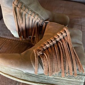 Fall fringe booties